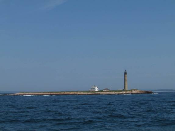 Farol em ilhota do Acadia National Park, no Maine, nos Estados Unidos